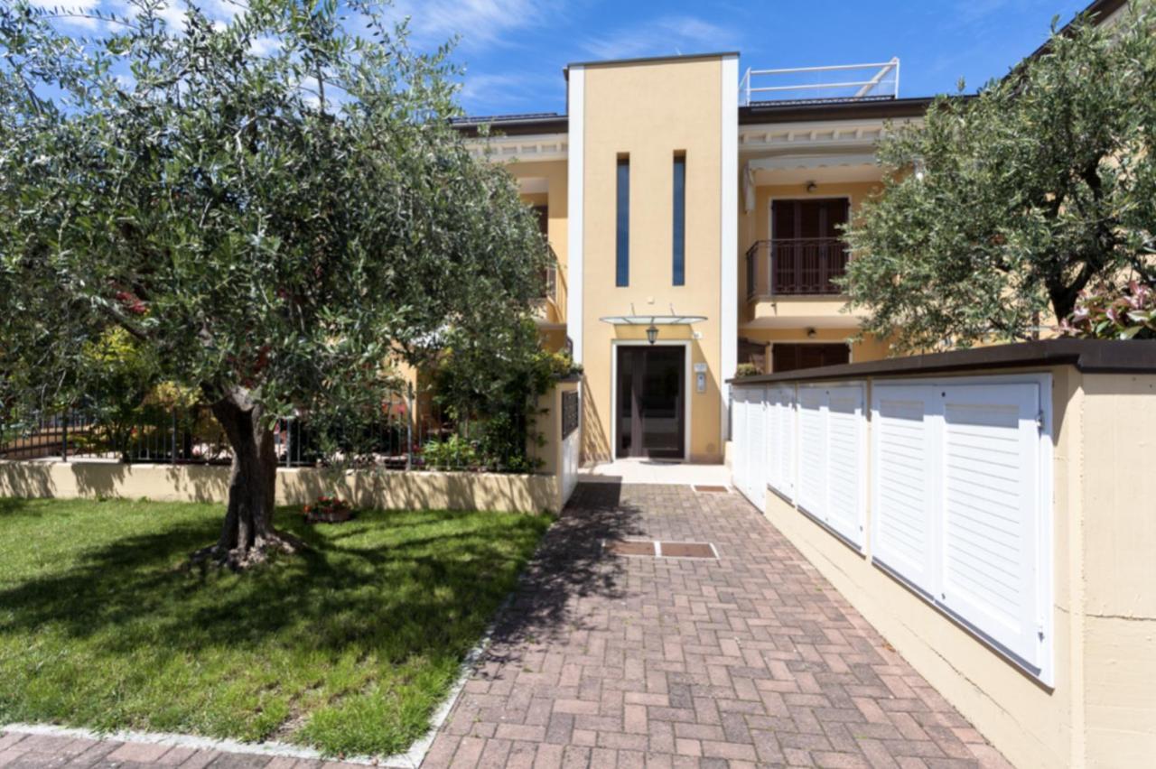 Relax In Collina Apartment Misano Adriatico Exterior photo